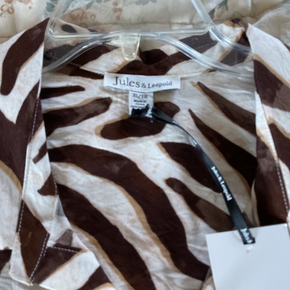 NEW WITH TAG Animal Print Collared Long sleeve woman shirt Size US XL - Picture 7 of 11